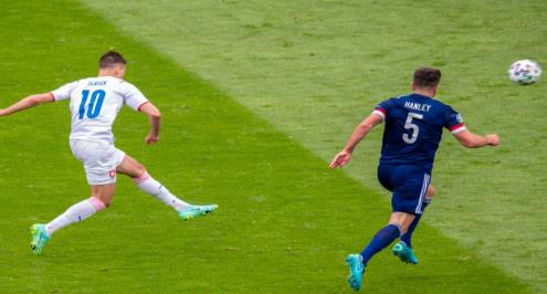 رائعة باتريك شيك من منتصف الملعب الأفضل في يورو 2020 (فيديو)